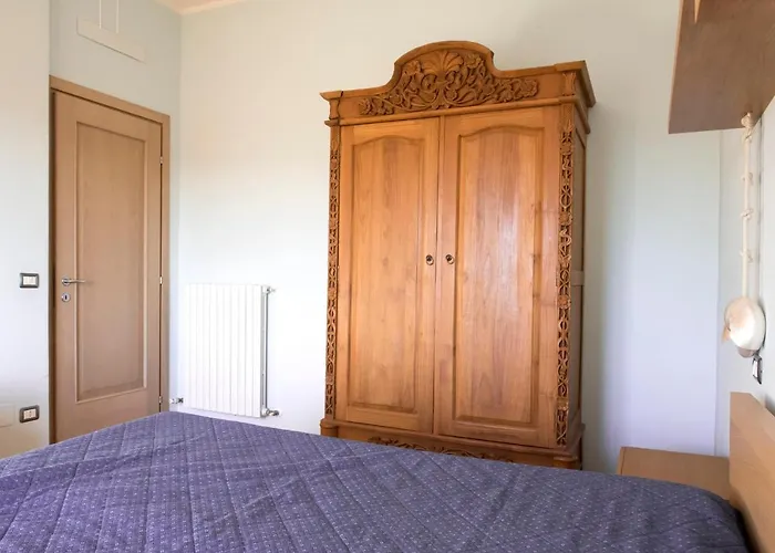 S034 - Sirolo, Quadrilocale In Centro Arredato Con Gusto Сироло